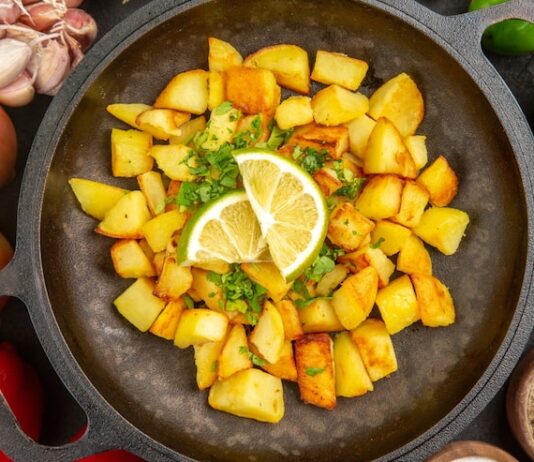 Потушите картошку в афганском казане