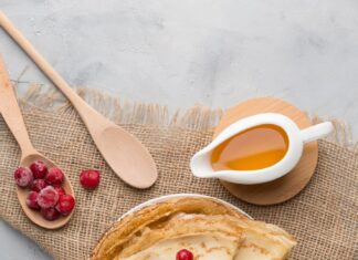 Блины из яиц и майонеза для рулетиков