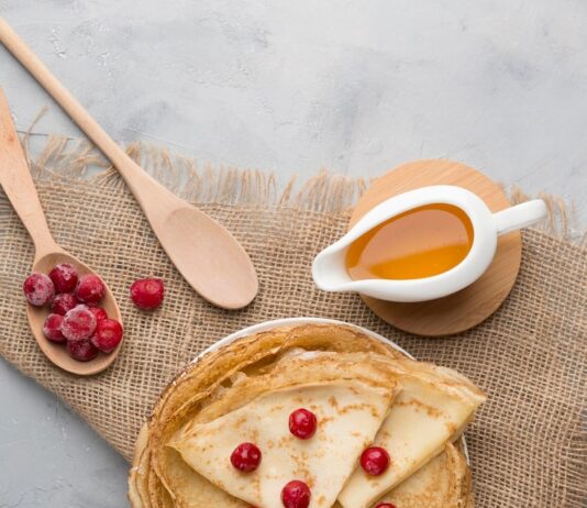 Блины из яиц и майонеза для рулетиков