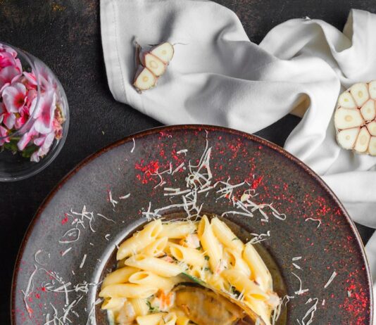 Макароны с сыром на сковороде: быстрый рецепт