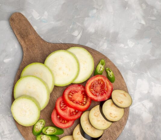 Тушим кабачки с овощами на сковороде