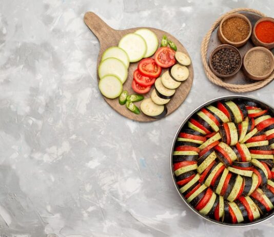 Баклажанный салат на зиму: рецепт на 10 порций