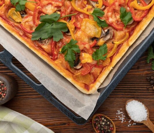 Пицца из батона в духовке: рецепт