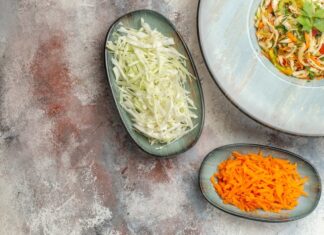 Корейский салат с морковью и свежим огурцом