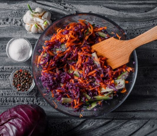 Капуста с мясом в казане: тушение с любовью