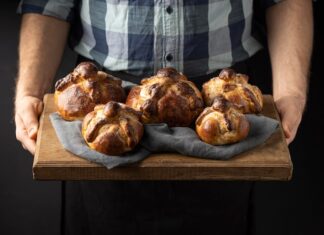 Испечем сладкие булочки из дрожжевого теста