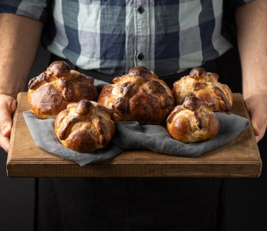 Испечем сладкие булочки из дрожжевого теста