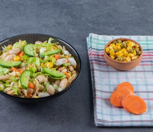 Корейский салат из моркови и кукурузы