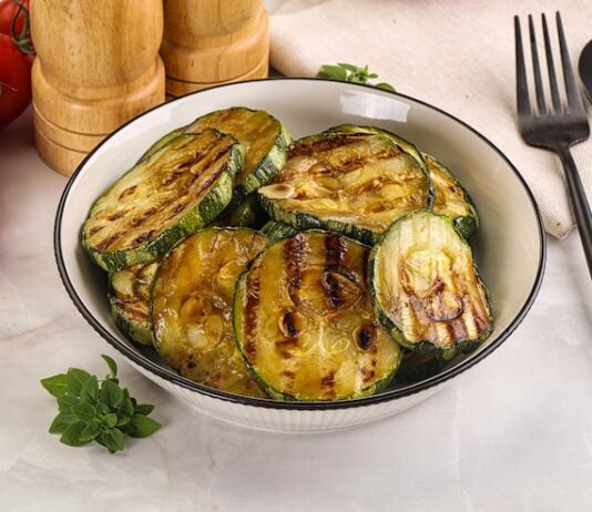 Кабачки в сметане с чесноком тушеные