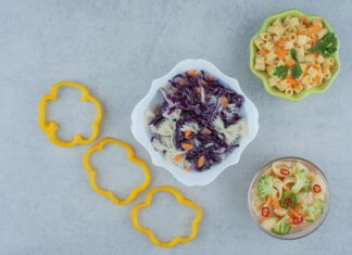 Салат из печени и соленых огурцов с морковью