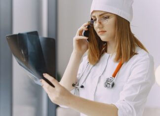 ФСС: Горячая линия по больничным листам в Москве