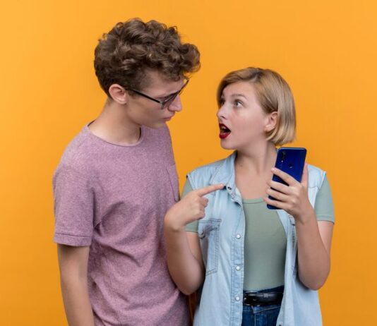 Как завязать и поддержать разговор по телефону с парнем