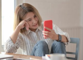 Почему Шазам не работает на iPhone