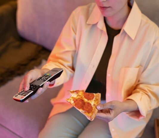 Подключение подписки КиноПоиск на телевизоре