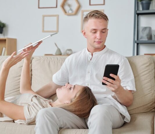 Запись контакта любимого человека в телефон