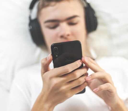 Телефон соединился с отсутствующими наушниками