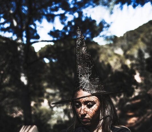 Король Мечей и Мир Таро: Сочетание и Значения