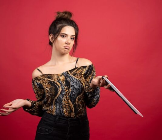 Королева Пентаклей и Двойка Мечей