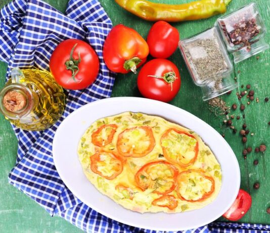 Омлет с кабачками и помидорами
