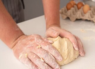 Приготовление теста для вареников