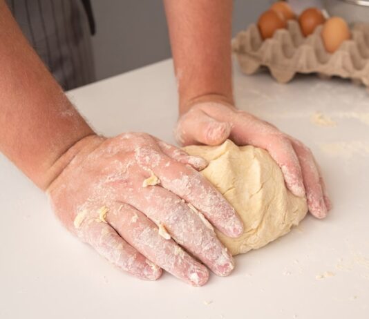 Приготовление теста для вареников