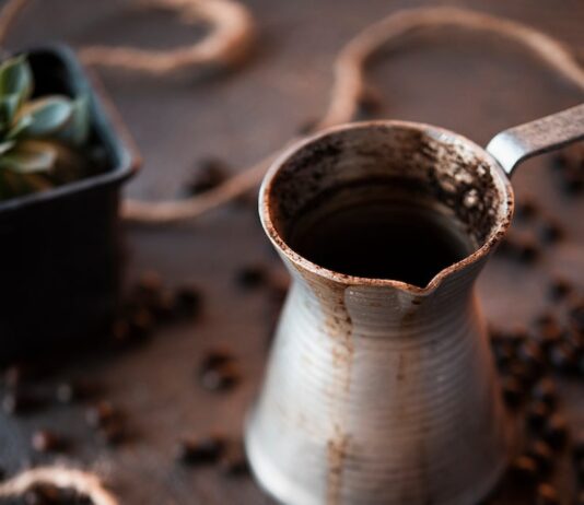 Значение сапога на кофейной гуще