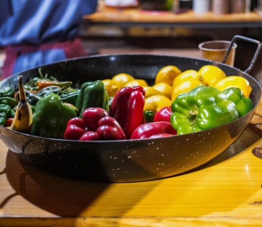 Фаршированные перцы в кастрюле