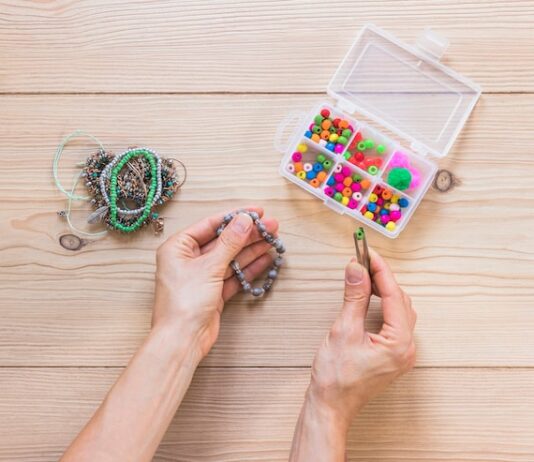 Создание браслета из резиночек на рогатке