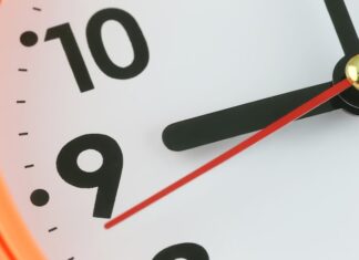 Значение цифр 22:55 на часах