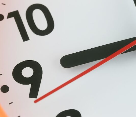 Значение цифр 22:55 на часах