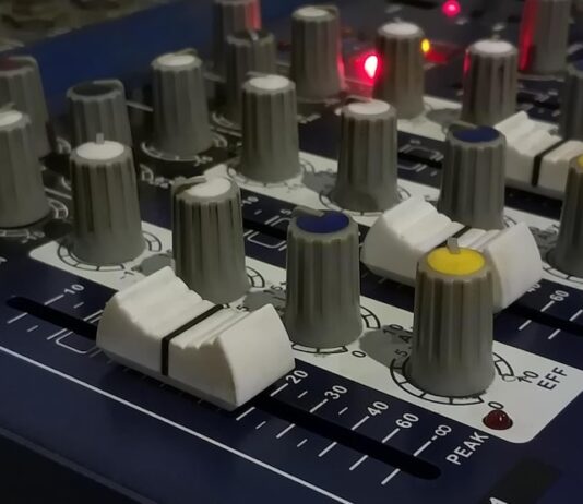 Микрофонный усилитель на транзисторах: схема и принцип работы