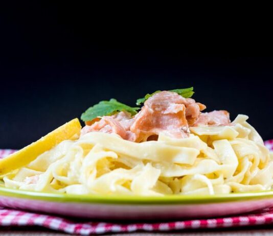 Бекон в сливках с макаронами