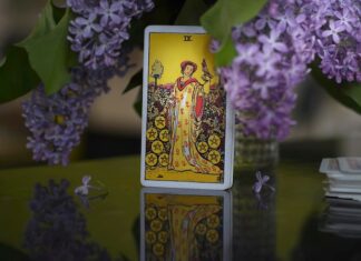 Гадание онлайн: бесплатное предсказание с помощью карт Таро