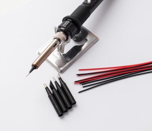 Припой для пайки с флюсом: выбор и применение