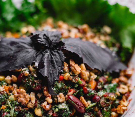 Фасолевый салат с грибами