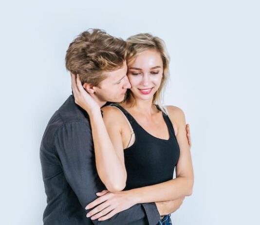 Подходы к парню: инициатива от девушки