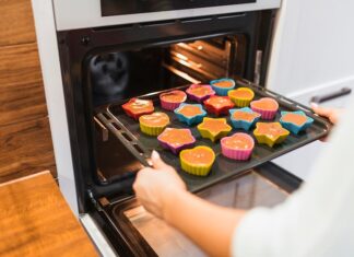 Разборка с конфетами в духовке