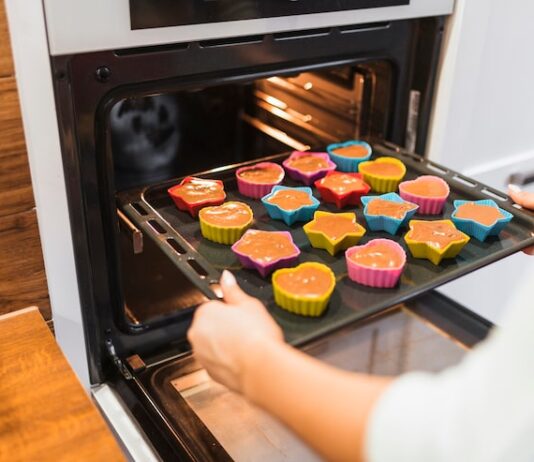 Разборка с конфетами в духовке