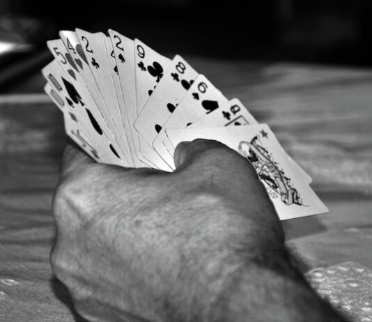 Туз Пентаклей и Десятка Мечей: Противостояние Элементов