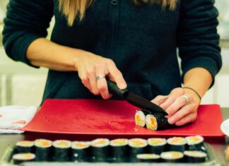 Необходимые ингредиенты и аксессуары для приготовления роллов