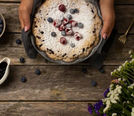 Пирог с ягодами в песочном тесте