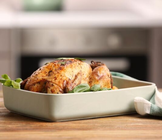 Рецепт курицы в духовке: просто и вкусно
