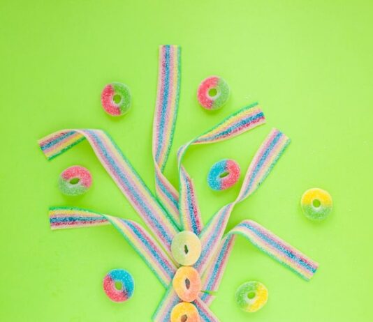 Сплетение фруктов из резинок