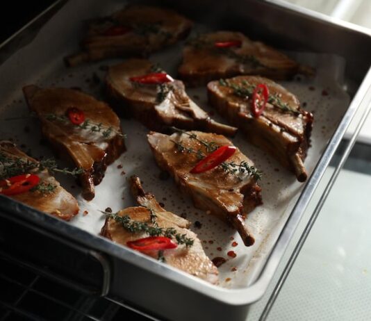 Свиные ребрышки в духовке: пошаговый рецепт