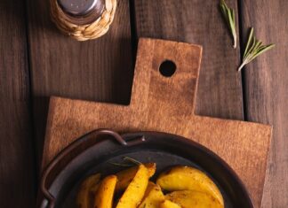 Картофель в духовке дольками: вкусный рецепт