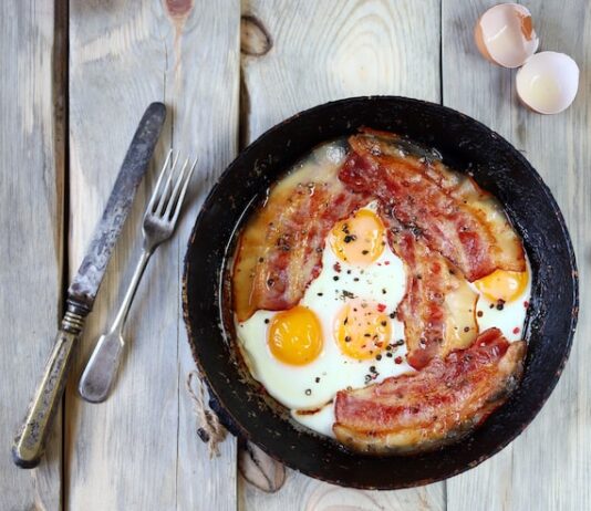 Яичница с беконом по-американски