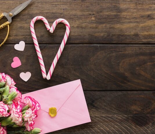 Поздравление с годовщиной отношений: слова любви для избранницы