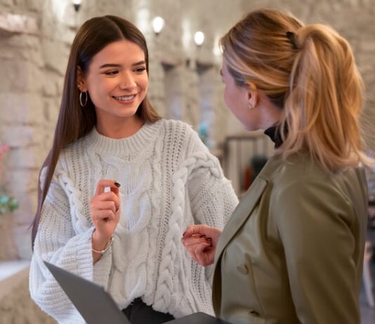 Отзыв о работе консультанта в магазине