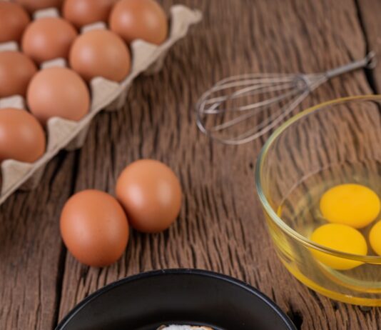 Яичница, омлет, блинчики: что можно приготовить из яиц