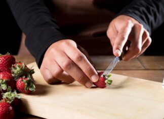 Шоколадная клубника: рецепт приготовления дома